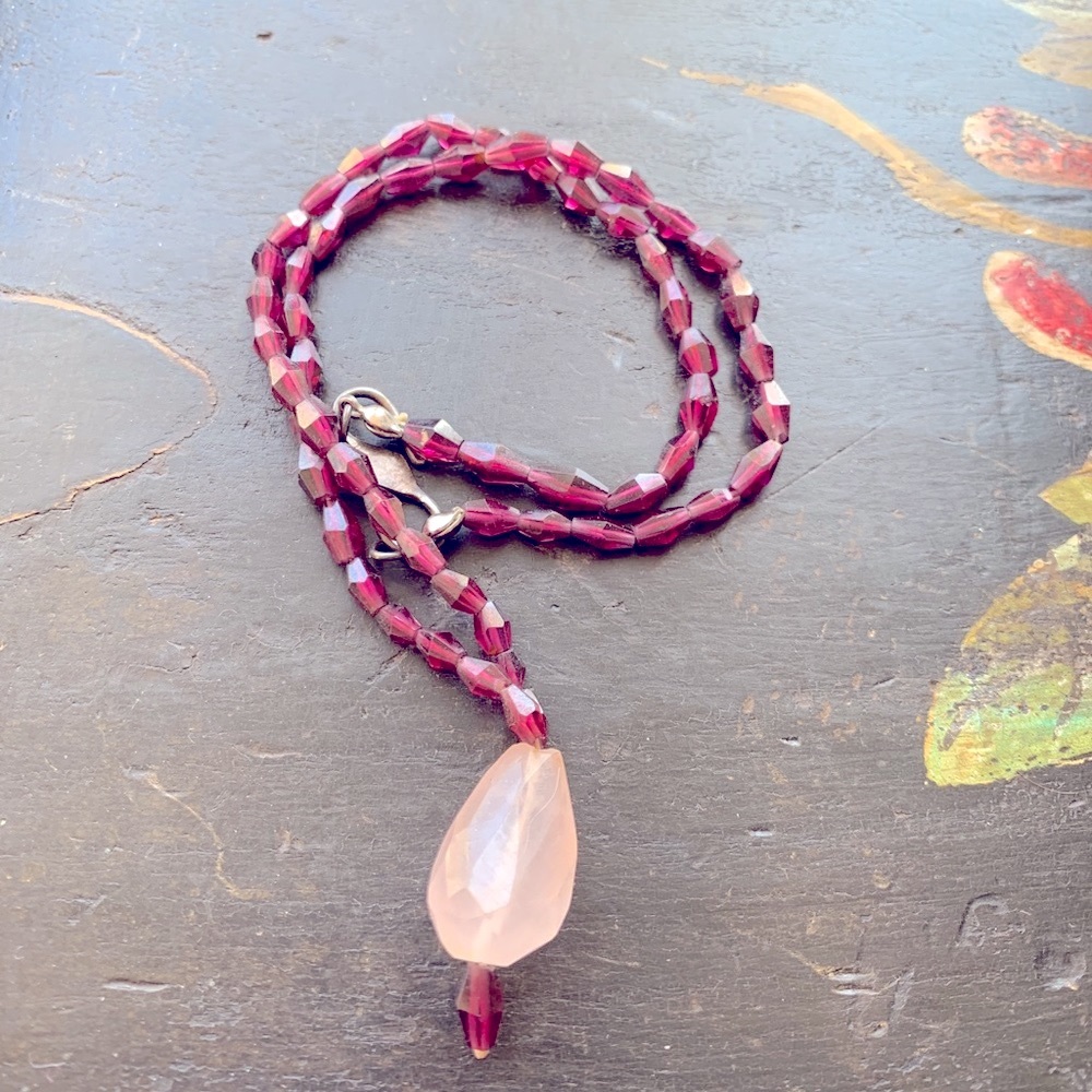 Vintage 1970’s Garnet Rose Quartz Necklace. Lovely garnet beads!